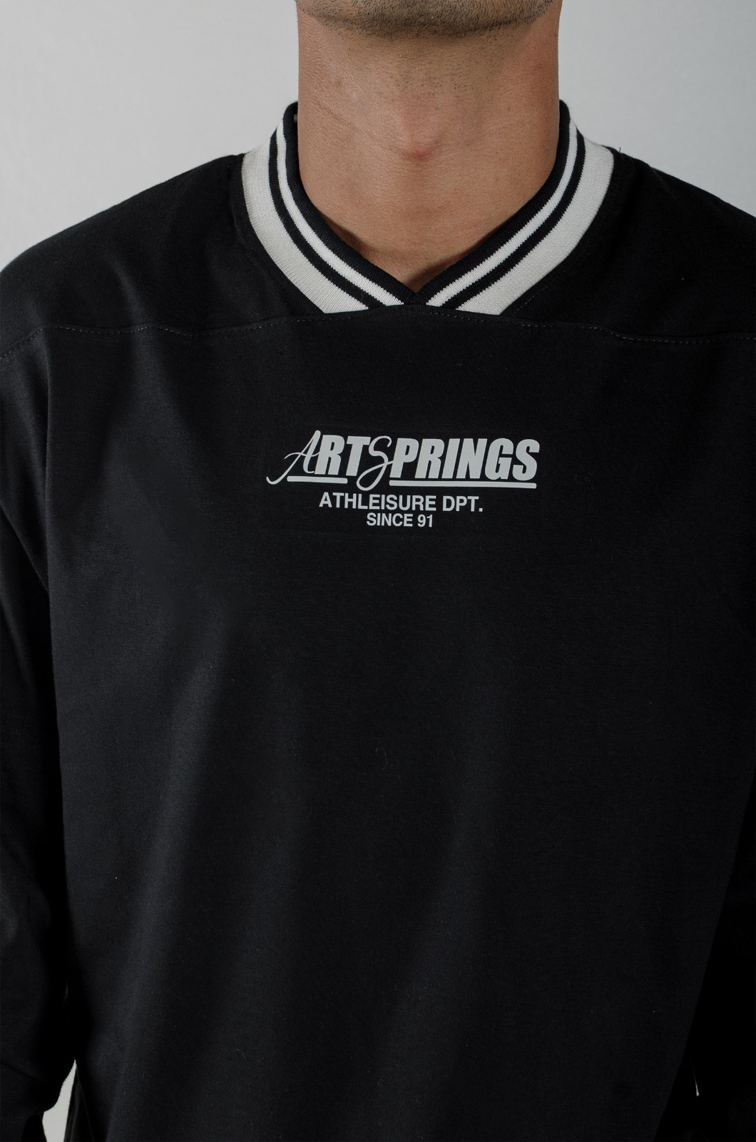 Remera Arts Negra detalle