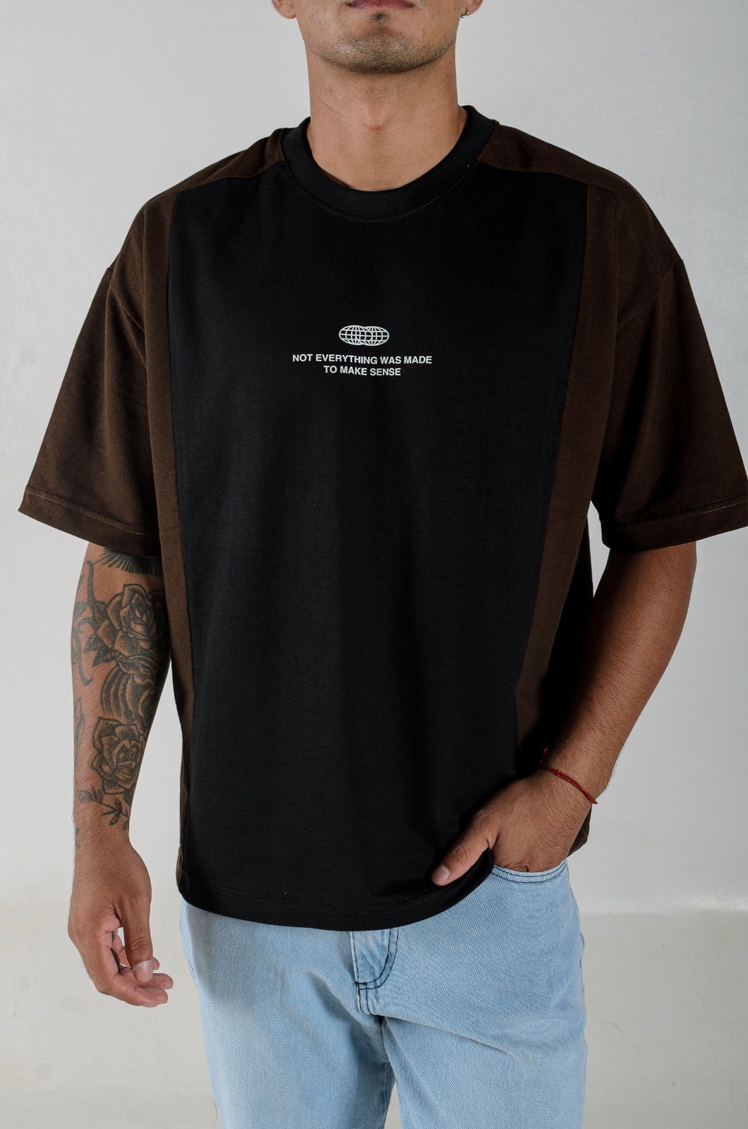 Remera Kins Negra detalle